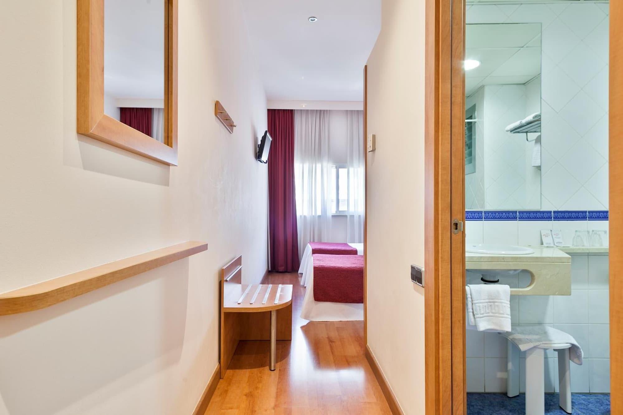 Hotel Acta Antibes 2*