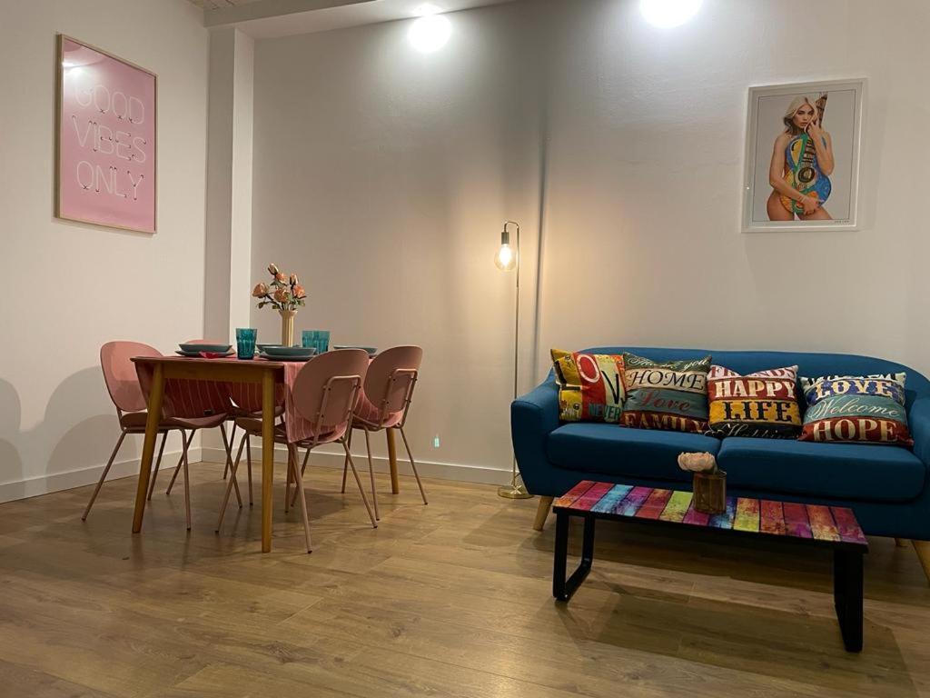 Hostal Rooms In Gothic Barcelona
