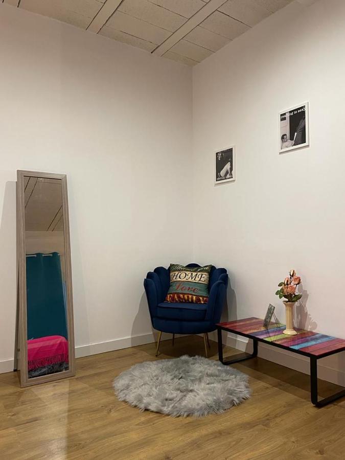 Hostal Rooms In Gothic Barcelona
