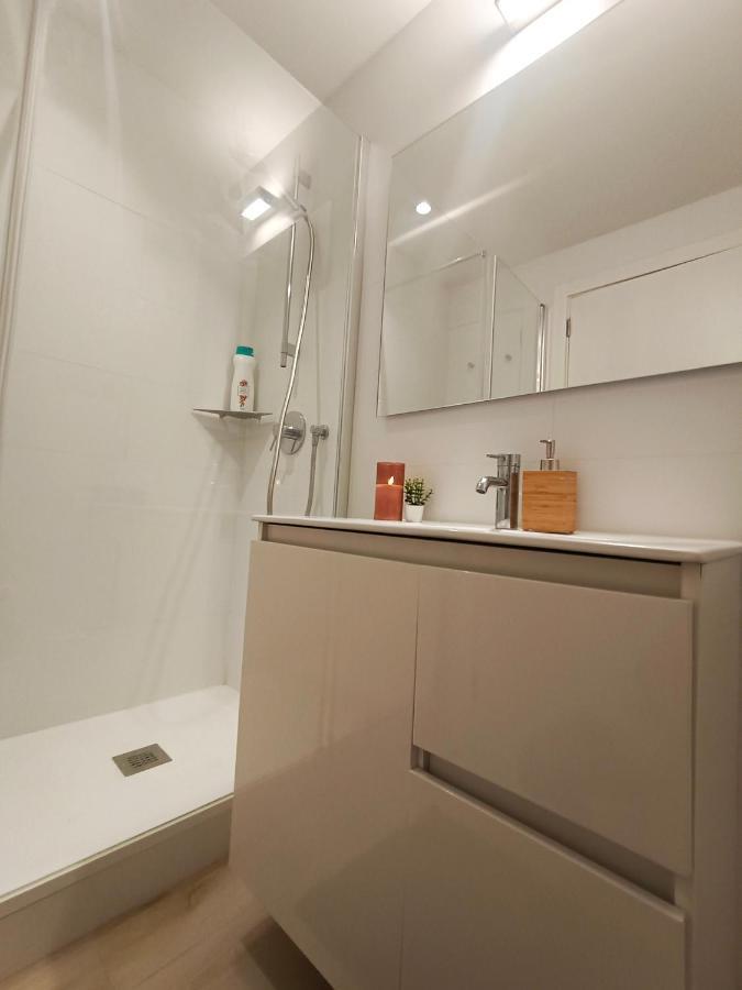 By Plaza Universidad Hostal Barcelona