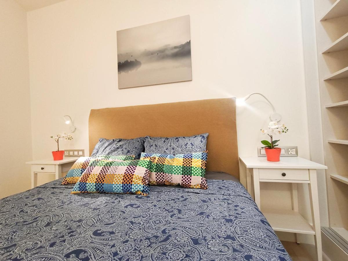 By Plaza Universidad Hostal