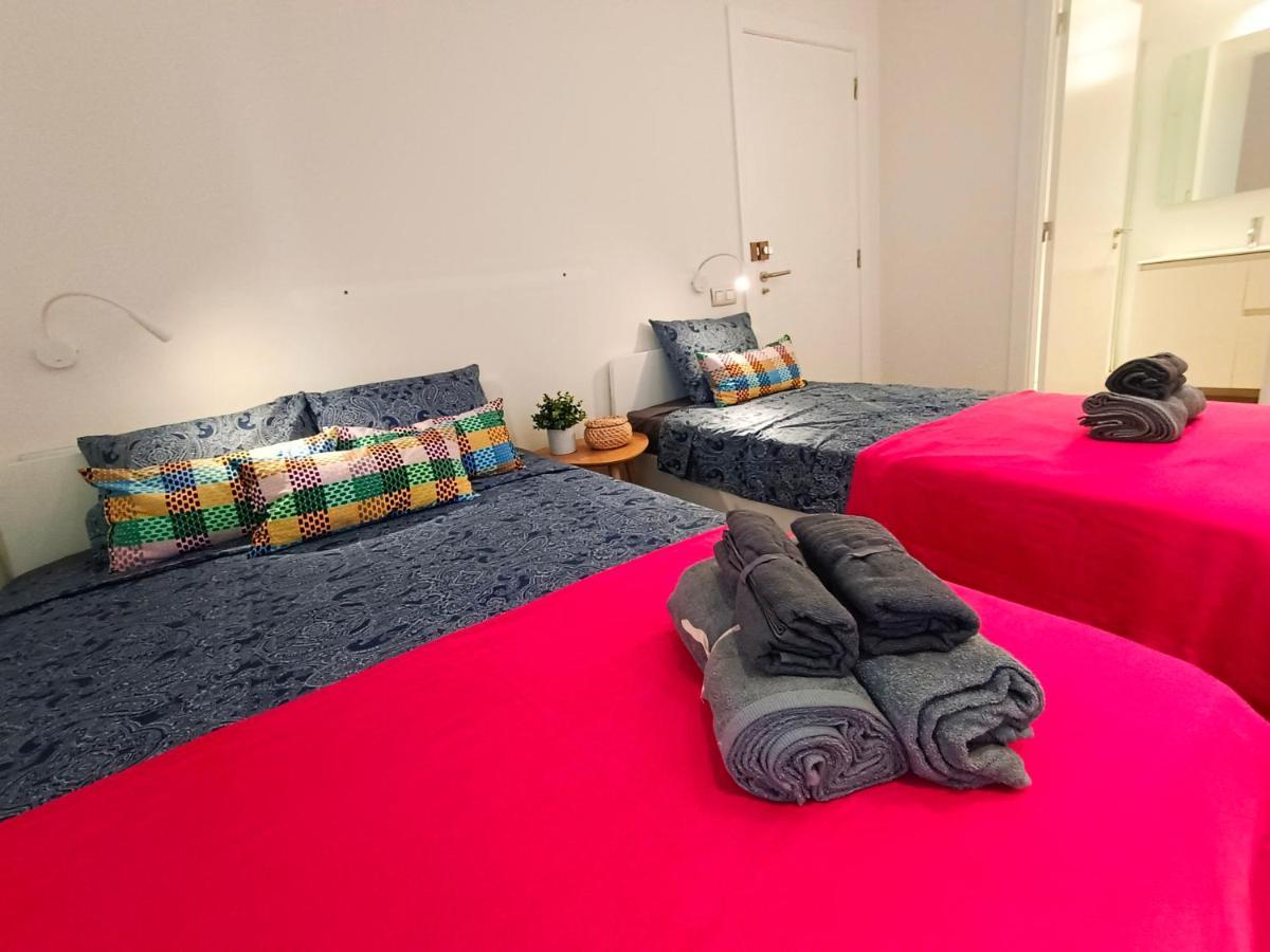 By Plaza Universidad Hostal Barcelona