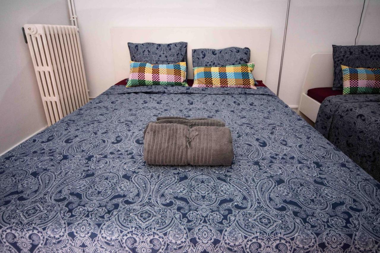 By Rambla De Catalunya Hostel