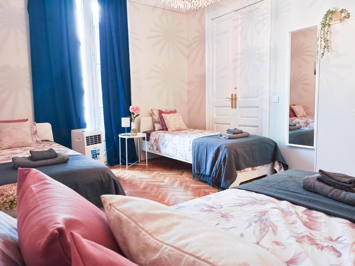 Hostel By La Pedrera - Diagonal *
