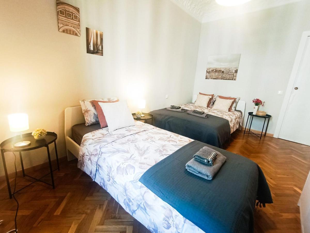 By La Pedrera - Diagonal Hostel
