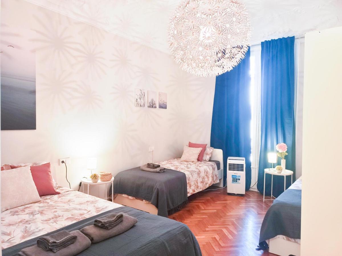 By La Pedrera - Diagonal Hostel
