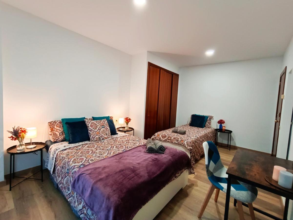 Hostal Rooms In Gothic Barcelona