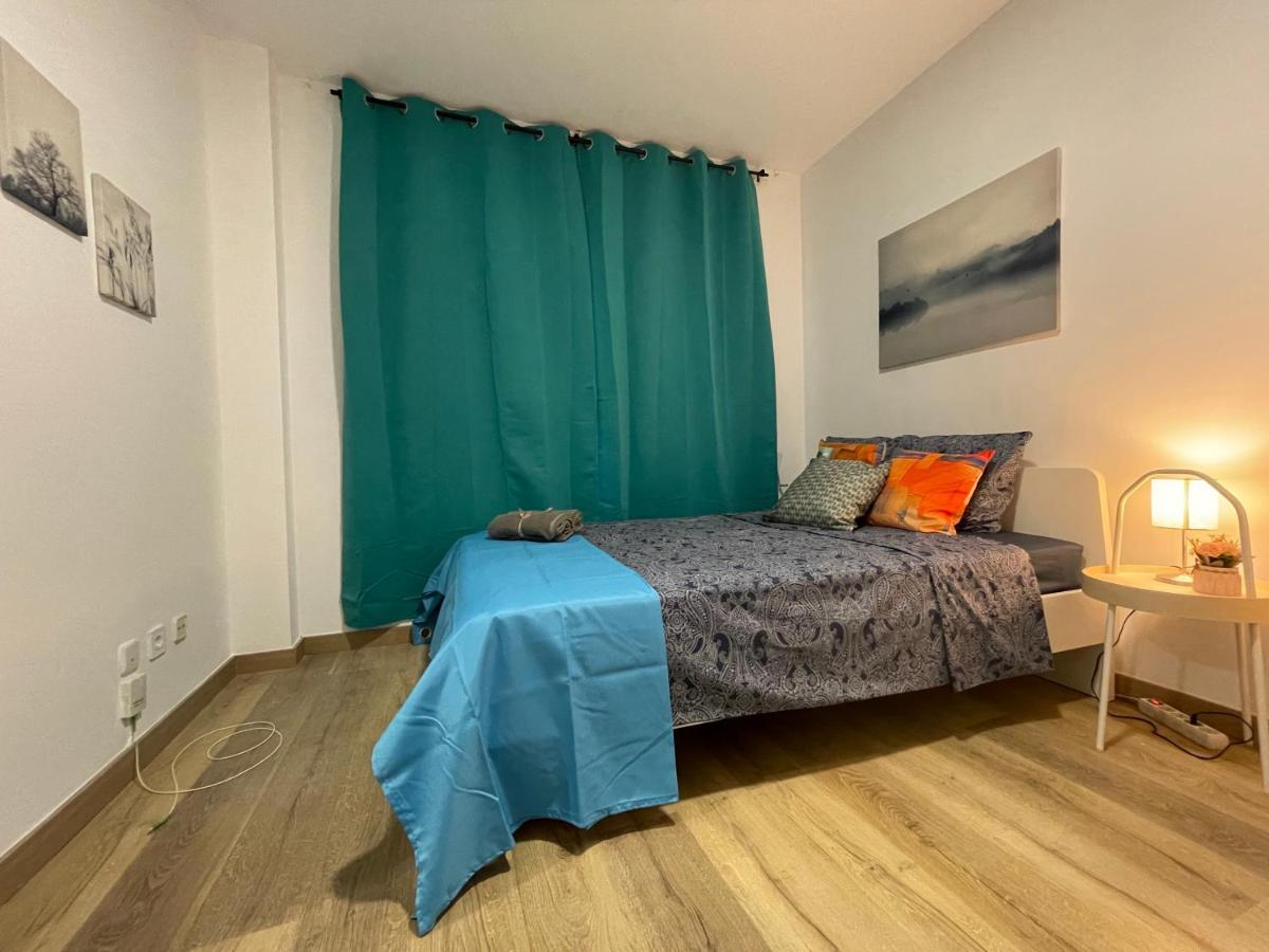 Hostal Rooms In Gothic Barcelona