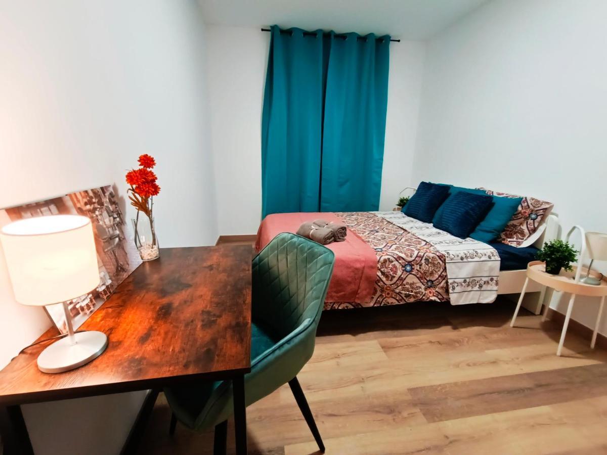 Rooms In Gothic Barcelona