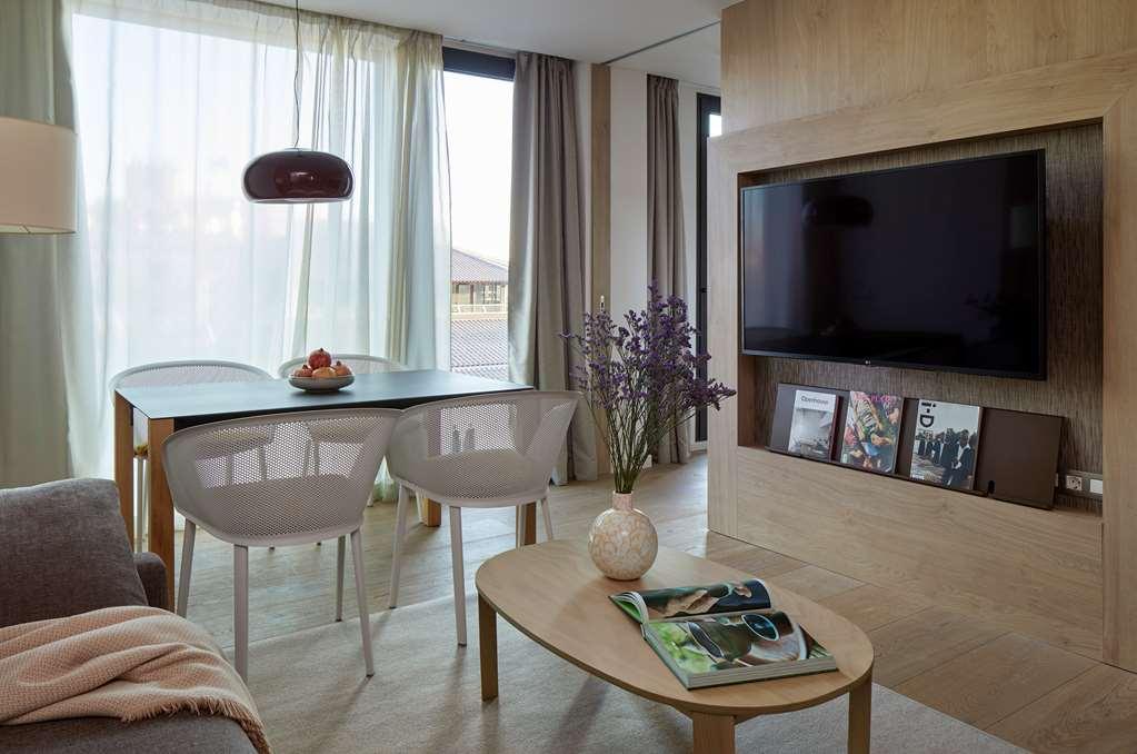 Me Hotel *