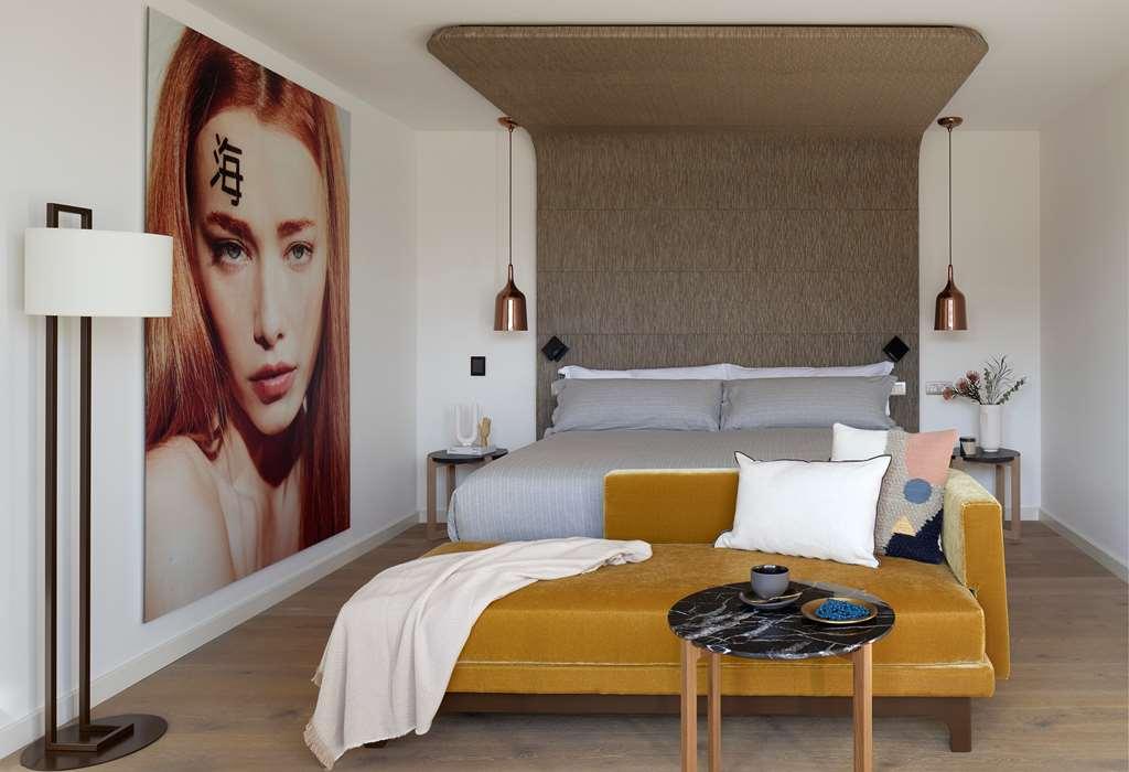 Hotel Me