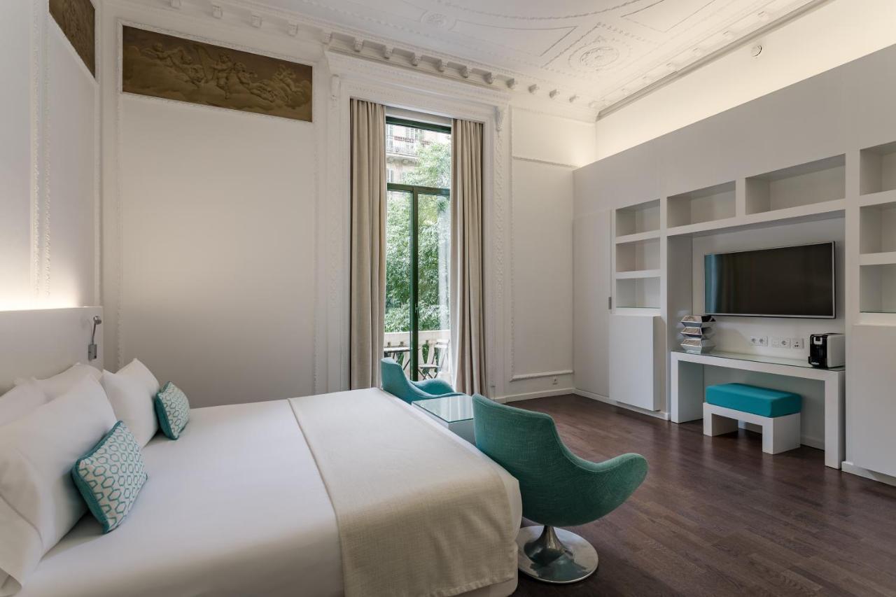 Mate Carla Hotel Barcelona
