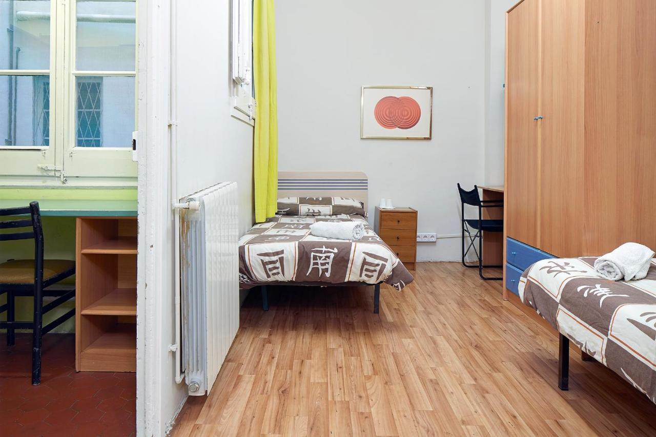 Estudiantes Balmes Apartment