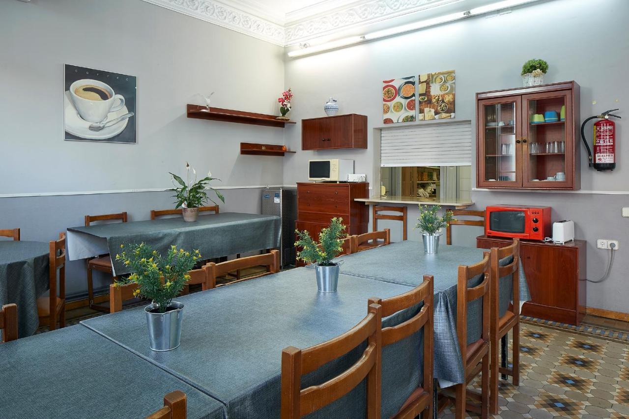 Estudiantes Balmes Apartment *
