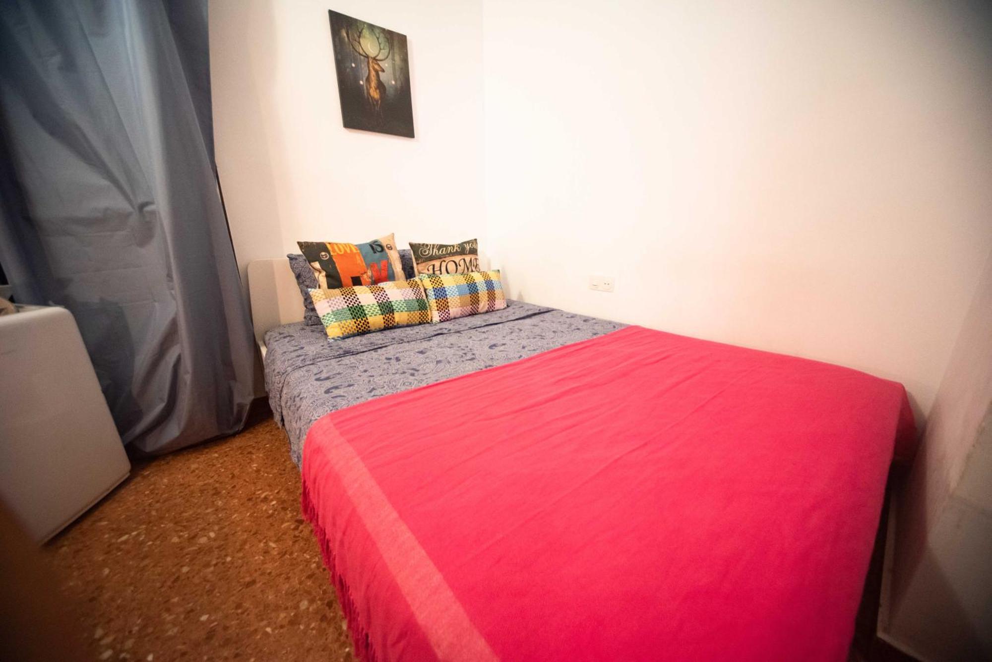 Eixample Private Hostal *
