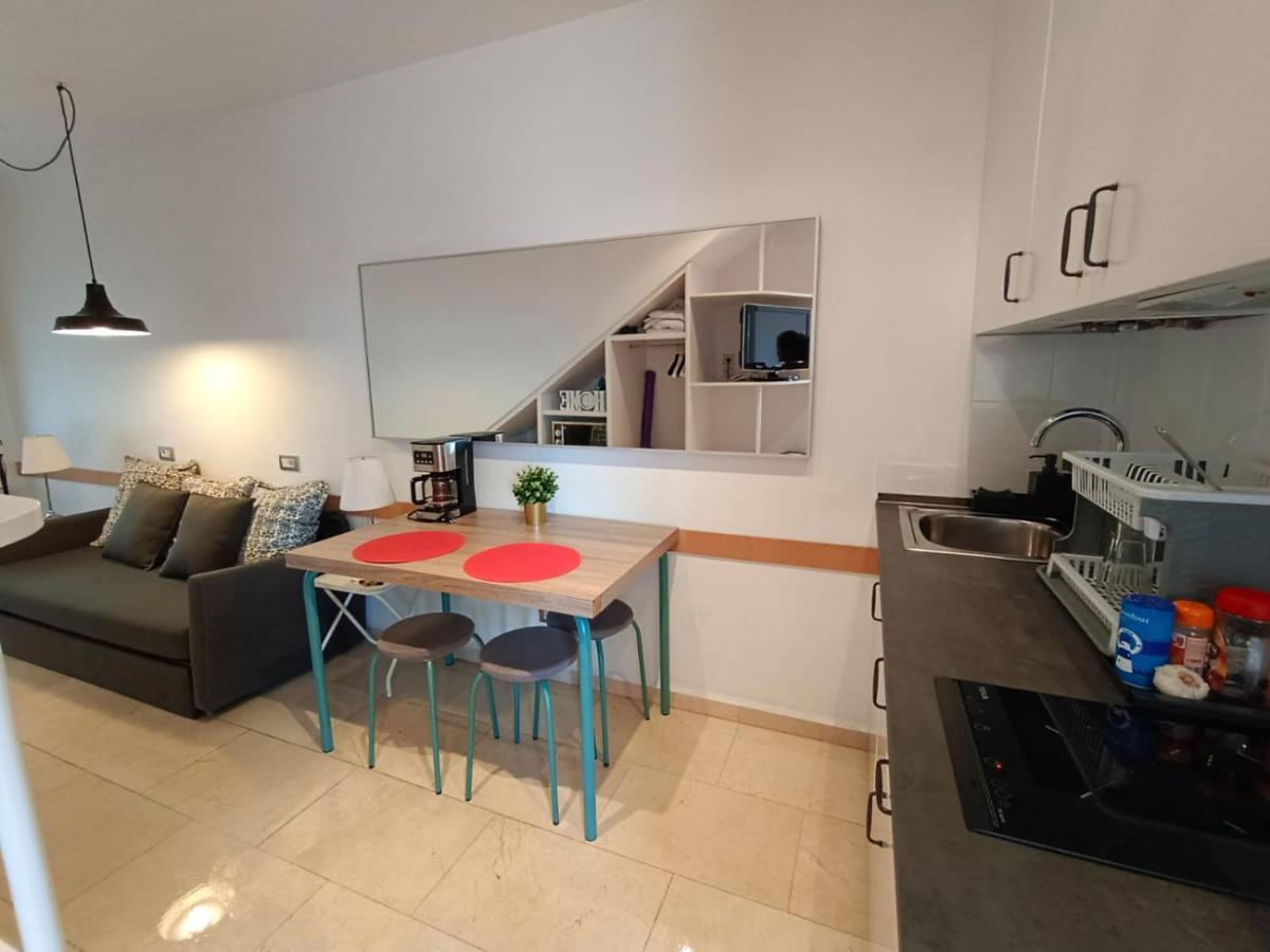 By Paseo De Colon Apartment Hostel