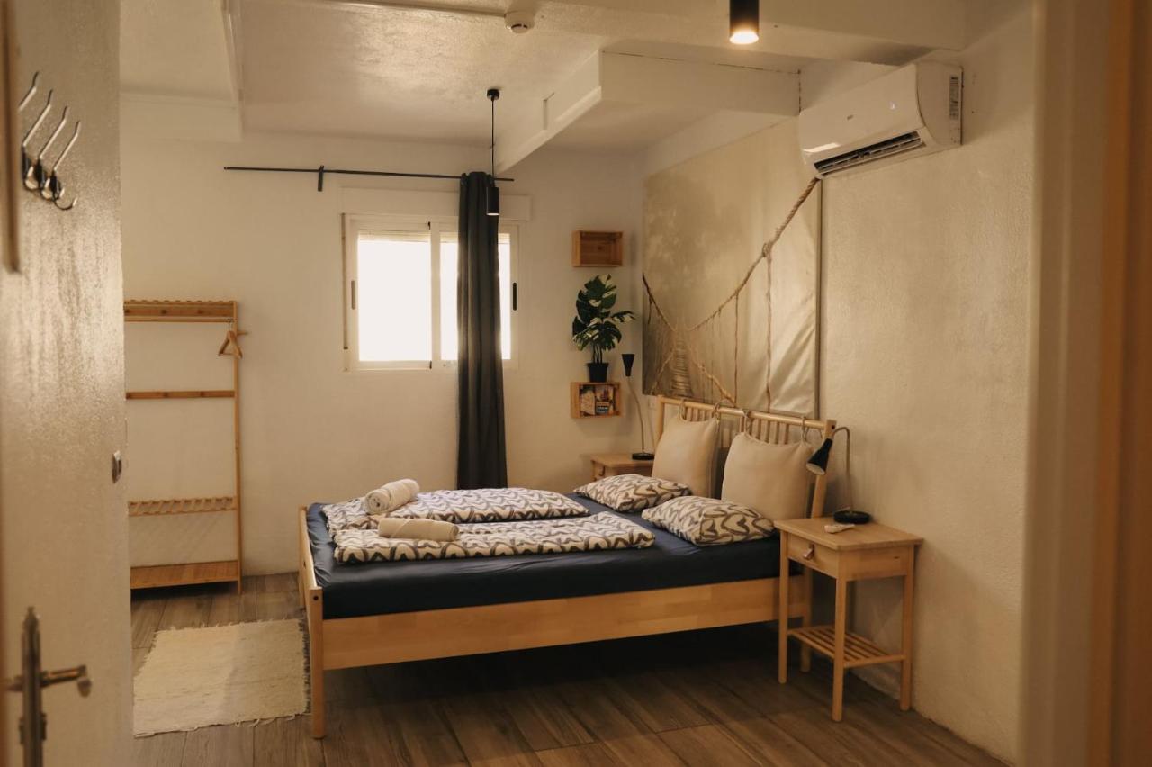 One Paralelo Hostal *