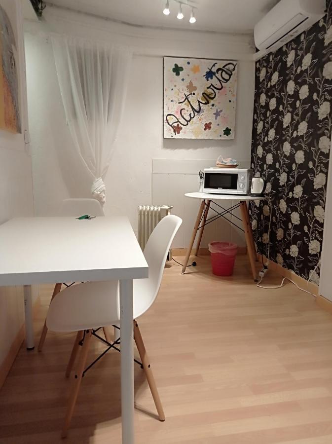 Double Private In The Center Metro L1 & L5 Bed and breakfast Barcelona