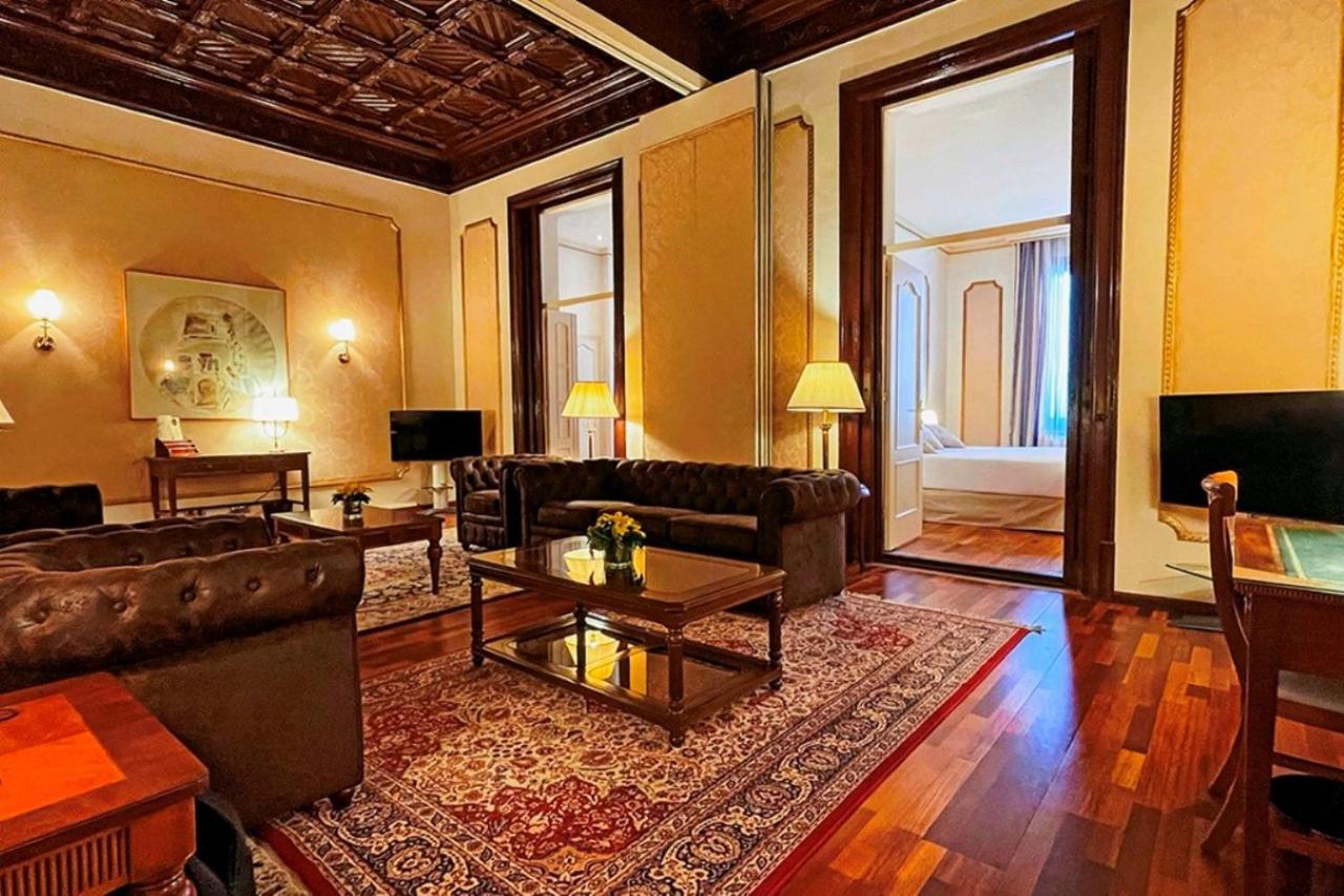 Roger De Llúria Hotel