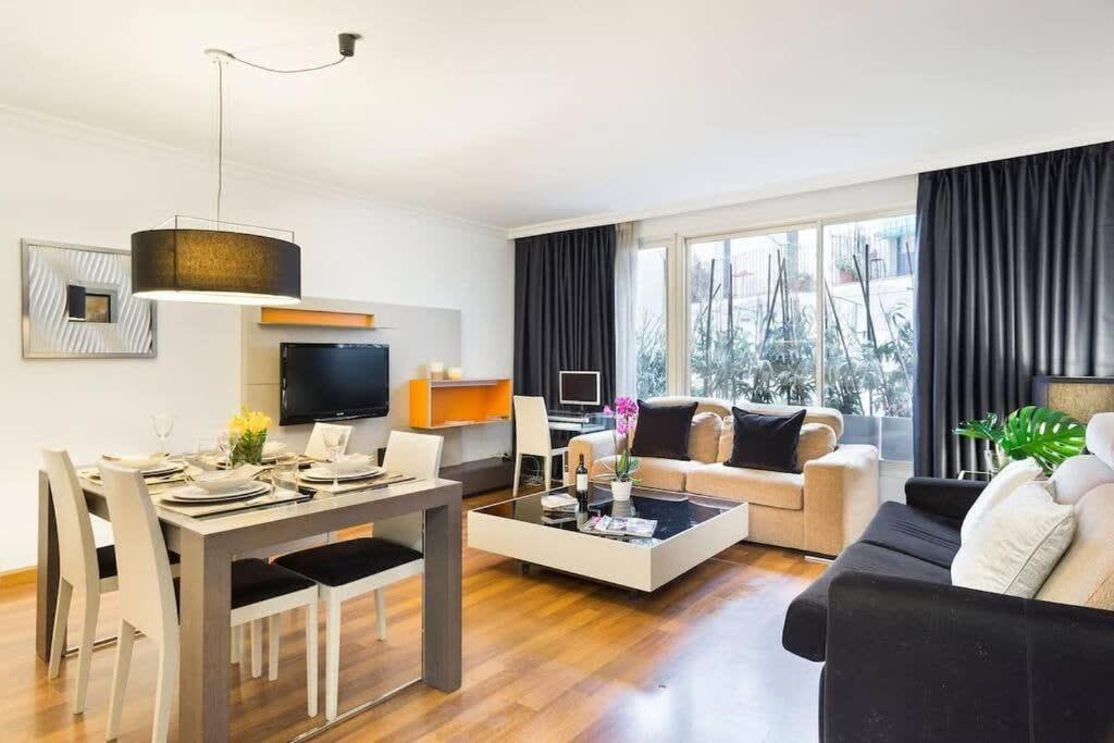 And Elegant 4 Bedroom By Placa Catalunya Apartment