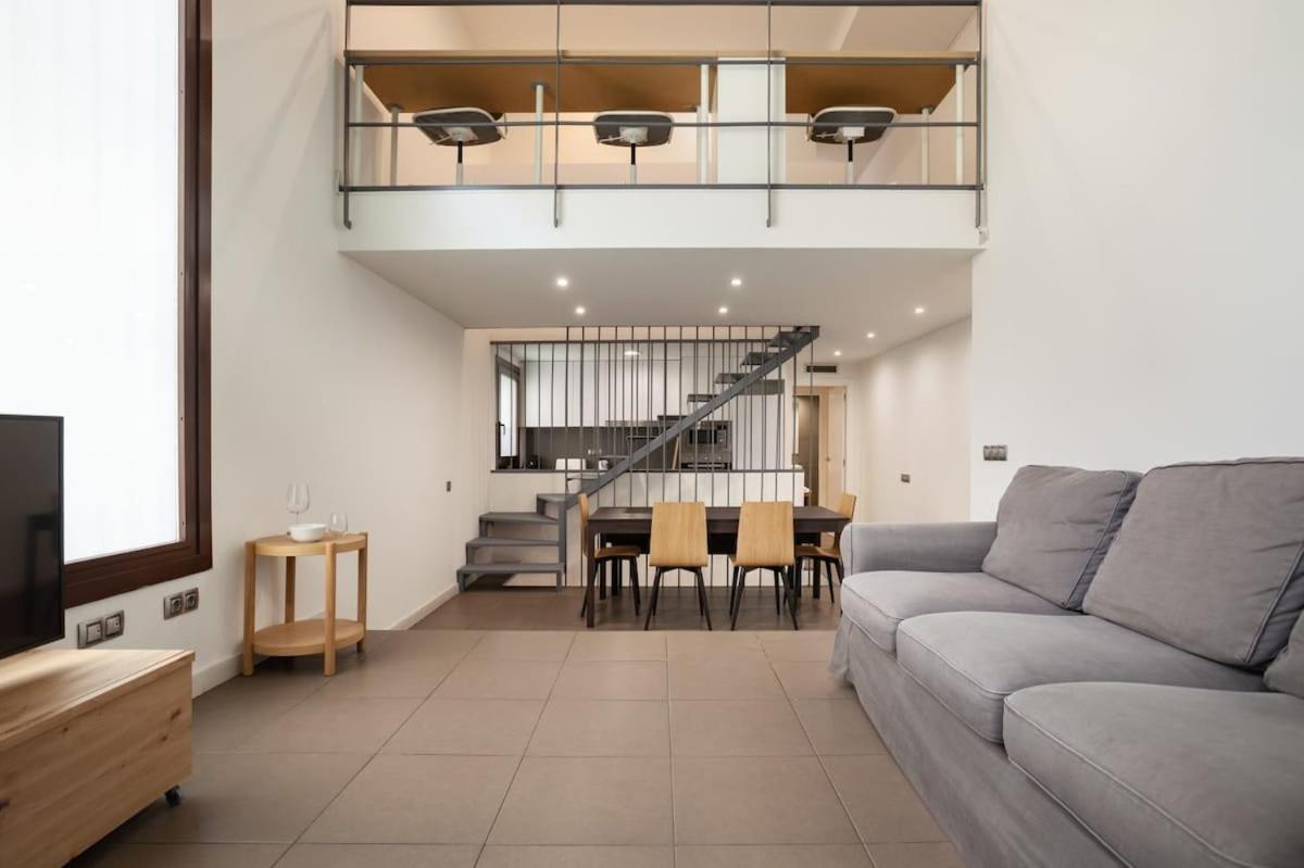 Modern And Bright 4bd Triplex In Paralel! Сasa de vacaciones *