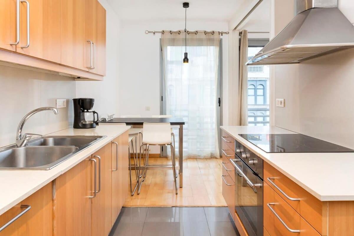 Spacious And Elegant 4 Bedroom With Private Terrace * Barcelona