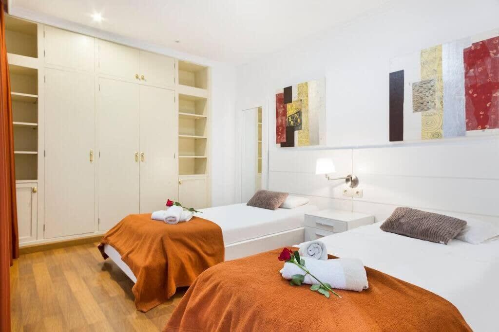 Apartment And Elegant 4 Bedroom By Placa Catalunya