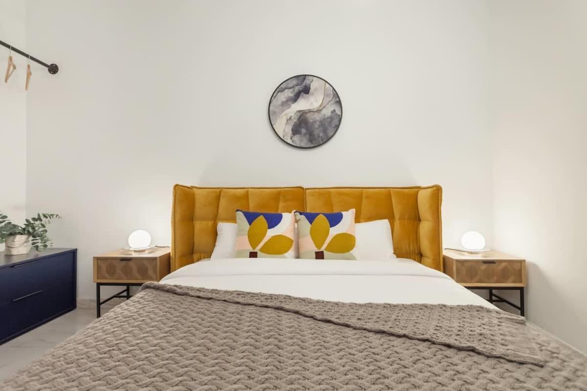 Apartamento Sagrada Familia- Fantastic Bold Catalan 3 Bedroom Balcony Barcelona