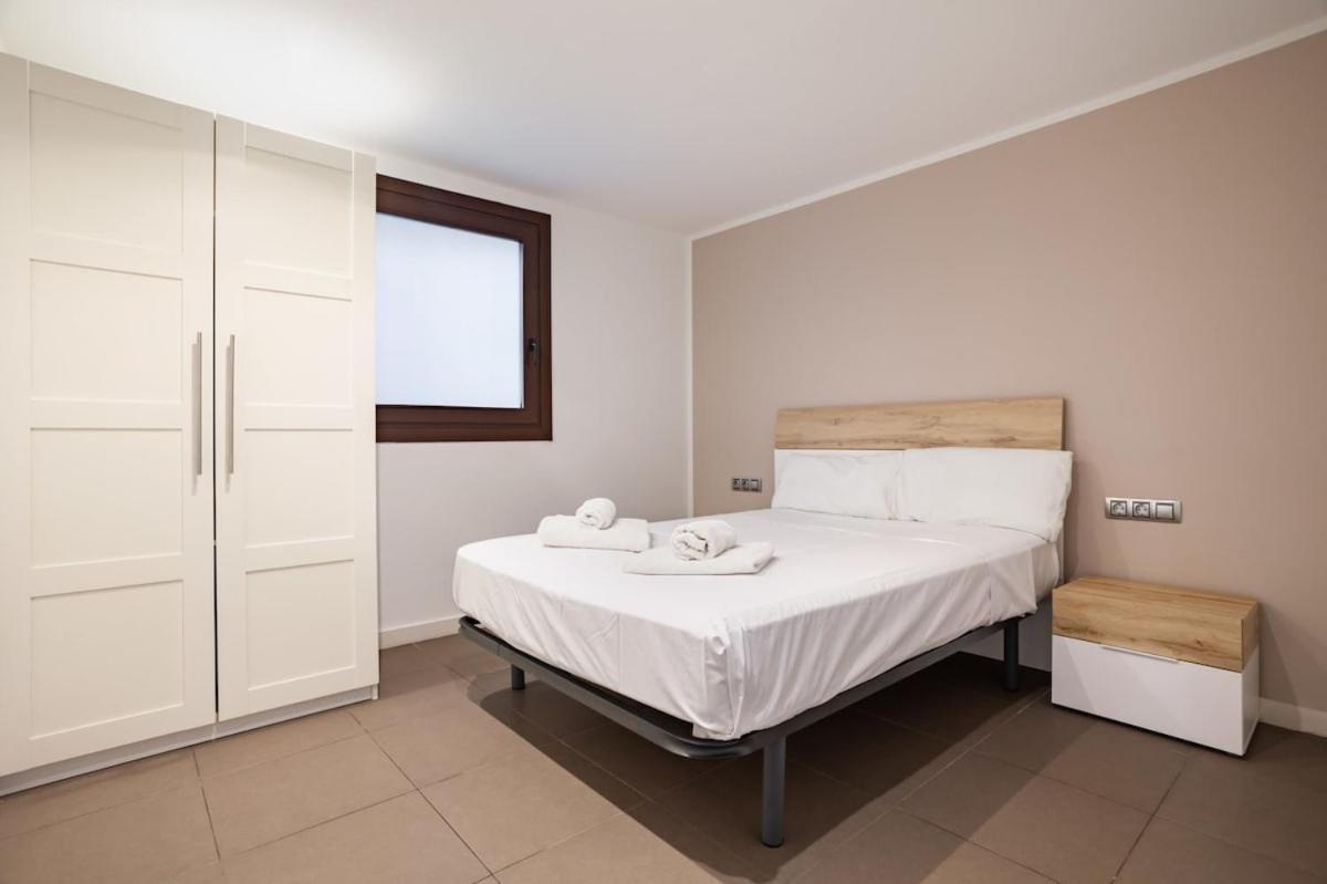 Modern And Bright 4bd Triplex In Paralel! Сasa de vacaciones