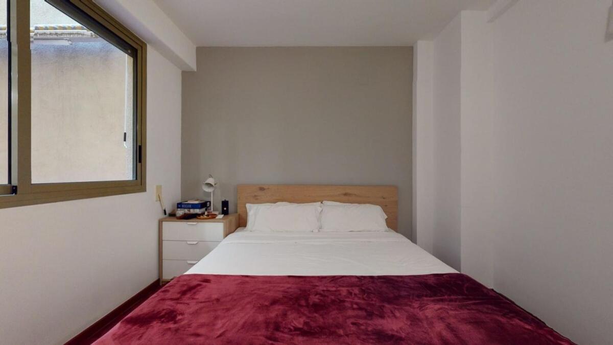 Modern And Bright Three-bedroom In Eixample Apartamento *