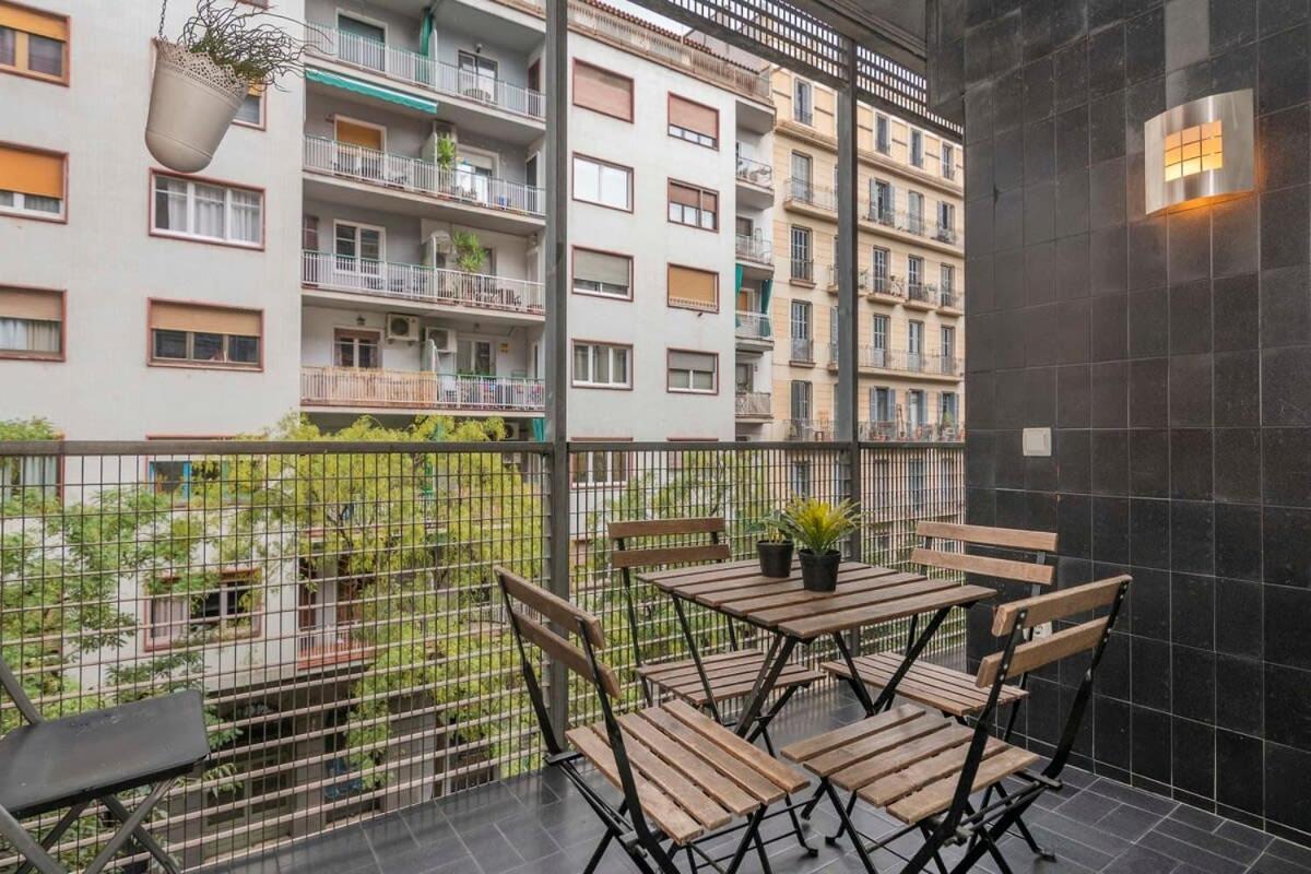 Apartamento Renovated 4bd 2bth With Terrace In Plaza España Barcelona