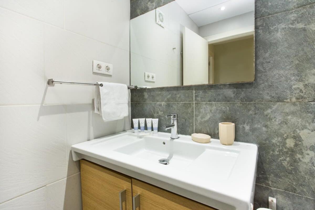 Centric 2bedroom In Ramblas 3 1a Apartment *