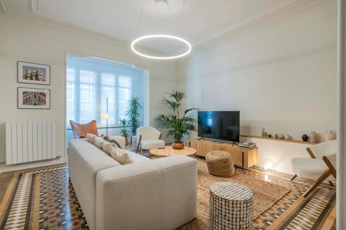 Amazing 5 Bedrooms 5 Bathrooms By Plaza Catalunya *