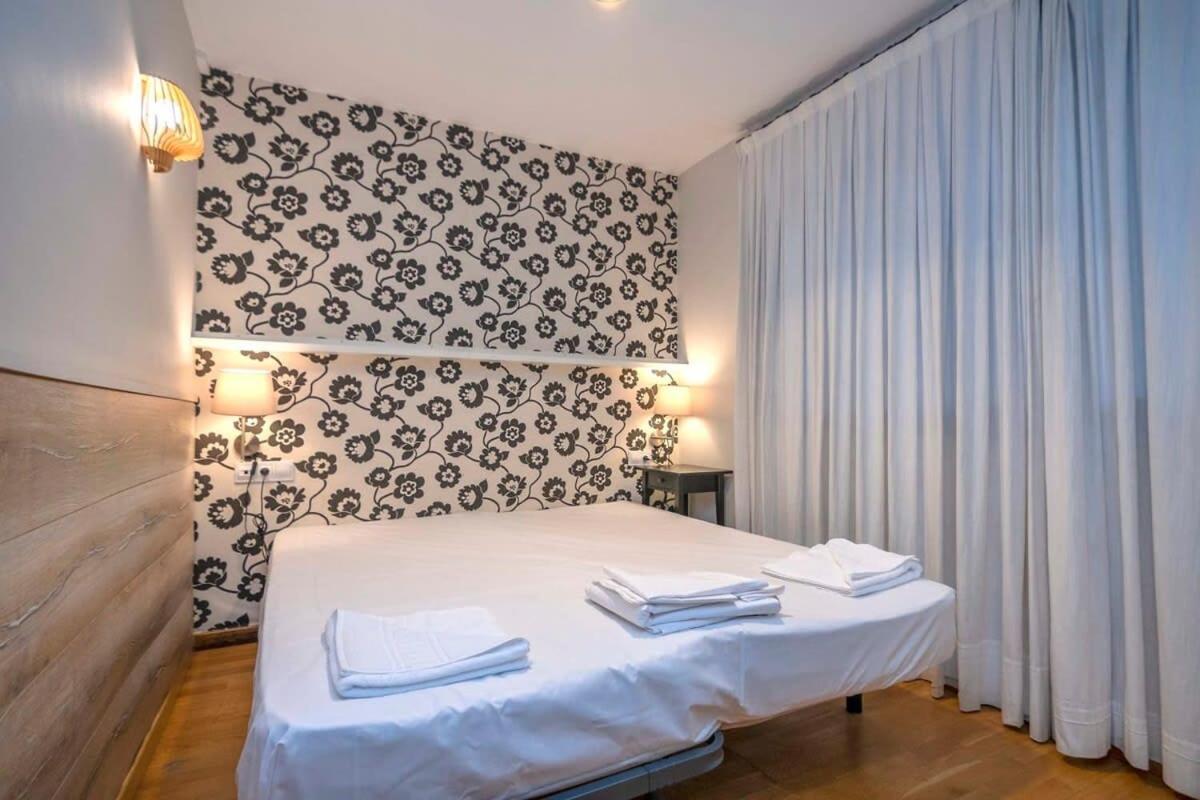Bright And Modern Duplex With Terrace In Eixample District P1 *