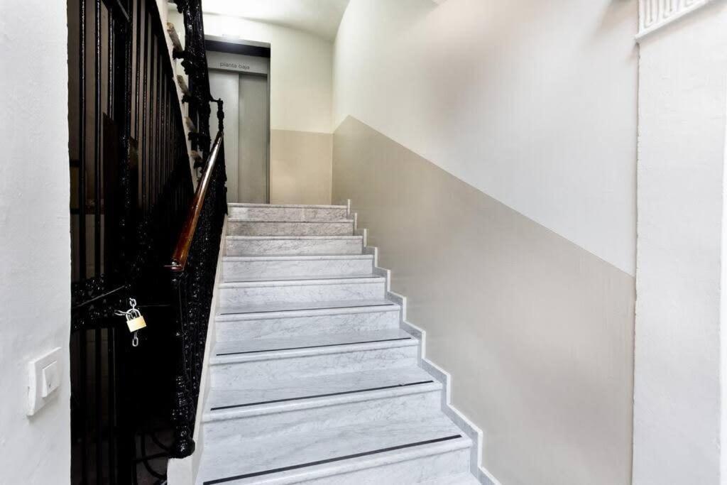 Bright And Modern 4bedroom With Terrace In Ramblas P2