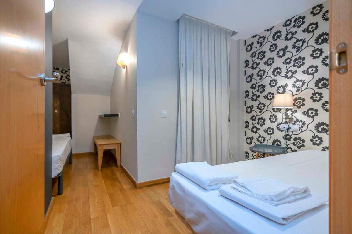Bright And Modern Duplex With Terrace In Eixample District P1 * Barcelona