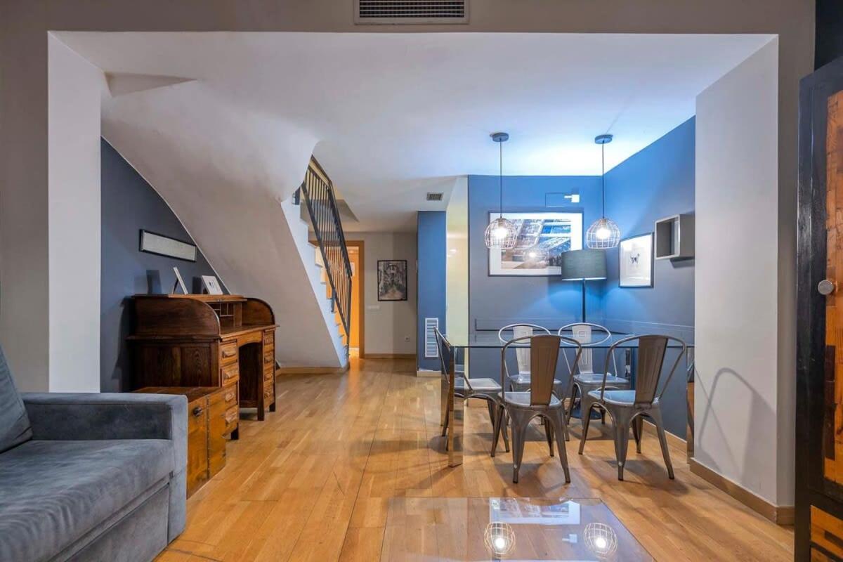 Bright And Modern Duplex With Terrace In Eixample District P1 *