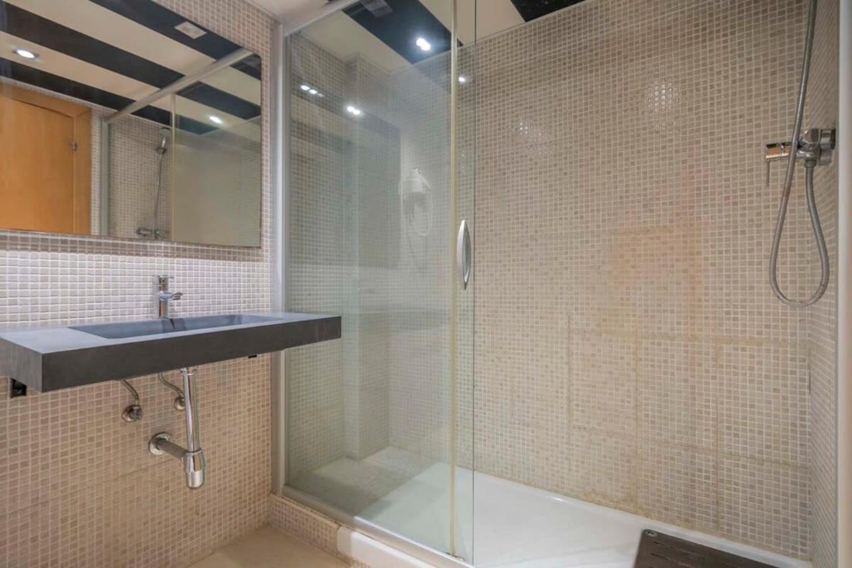 Bright And Modern Duplex With Terrace In Eixample District P1 Apartamento
