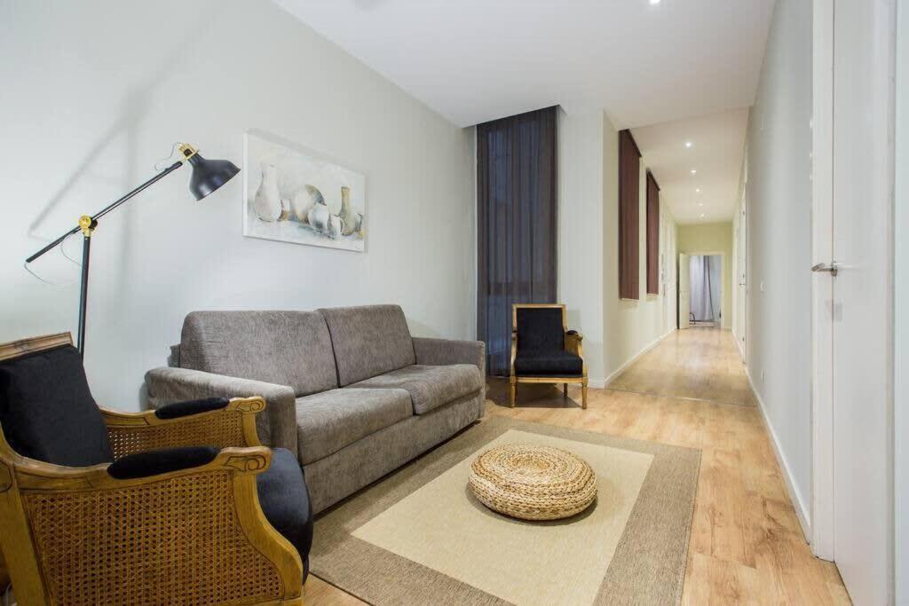 Bright And Modern 4bedroom With Terrace In Ramblas P2 Barcelona