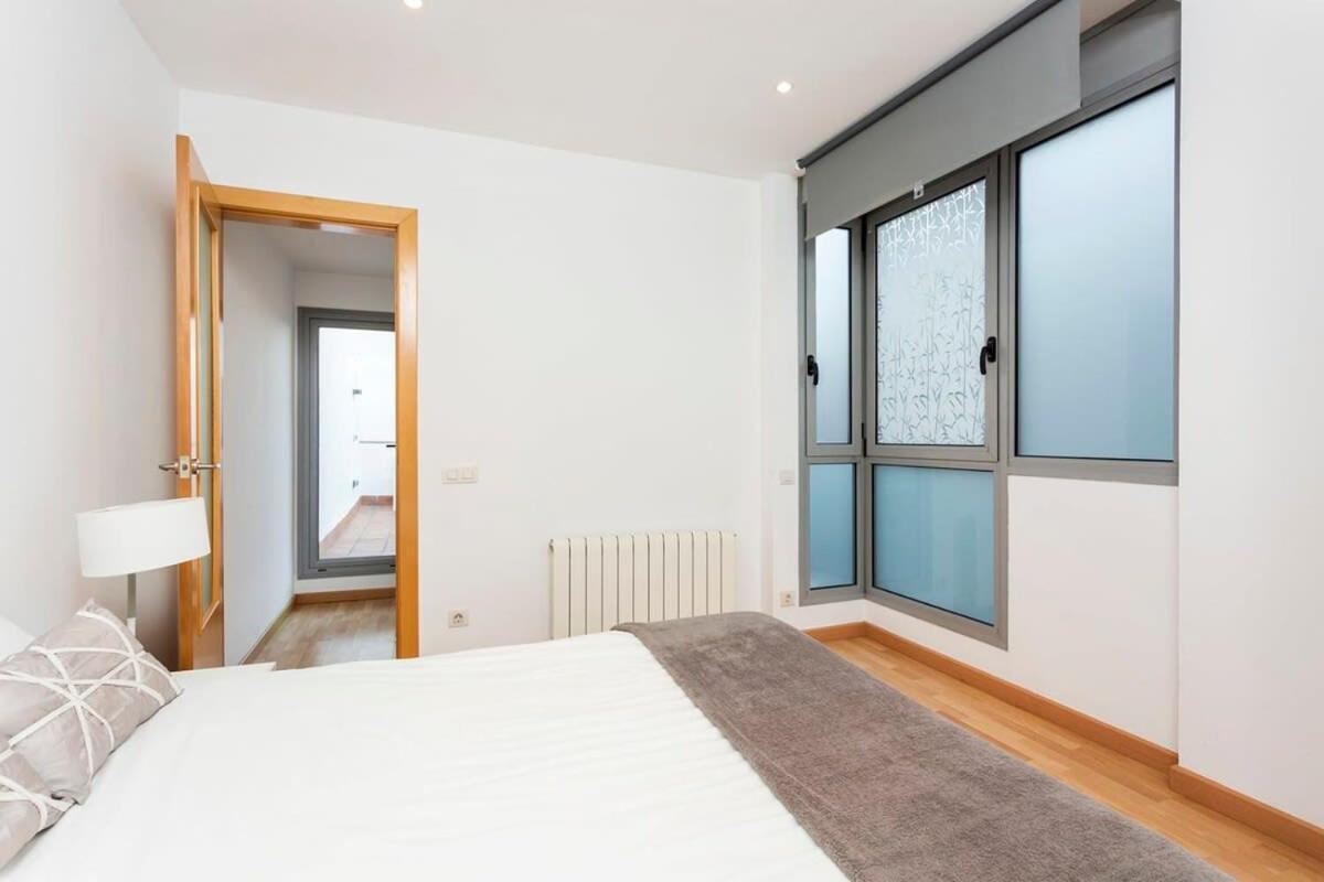 Spacious And Elegant 4 Bedroom With Private Terrace * Barcelona