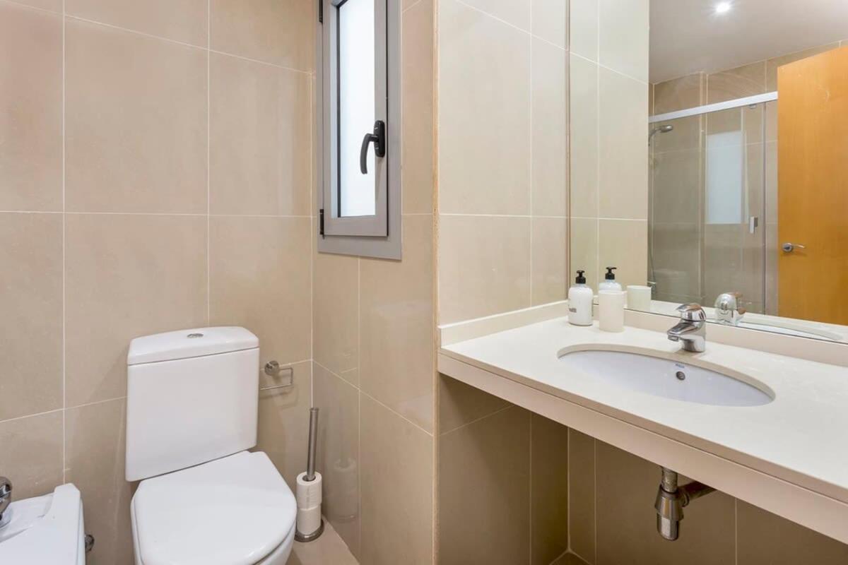 Spacious And Elegant 4 Bedroom With Private Terrace Apartamento