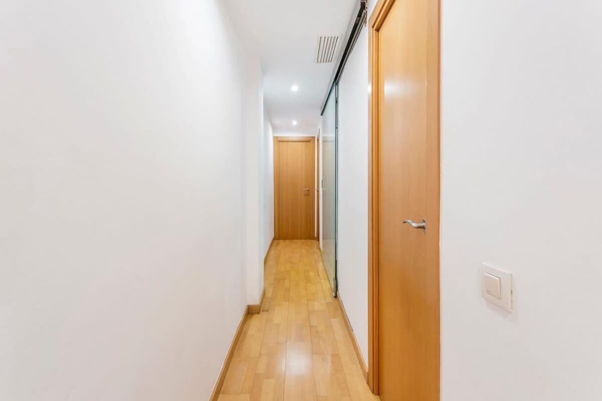 Spacious And Elegant 4 Bedroom With Private Terrace * Barcelona