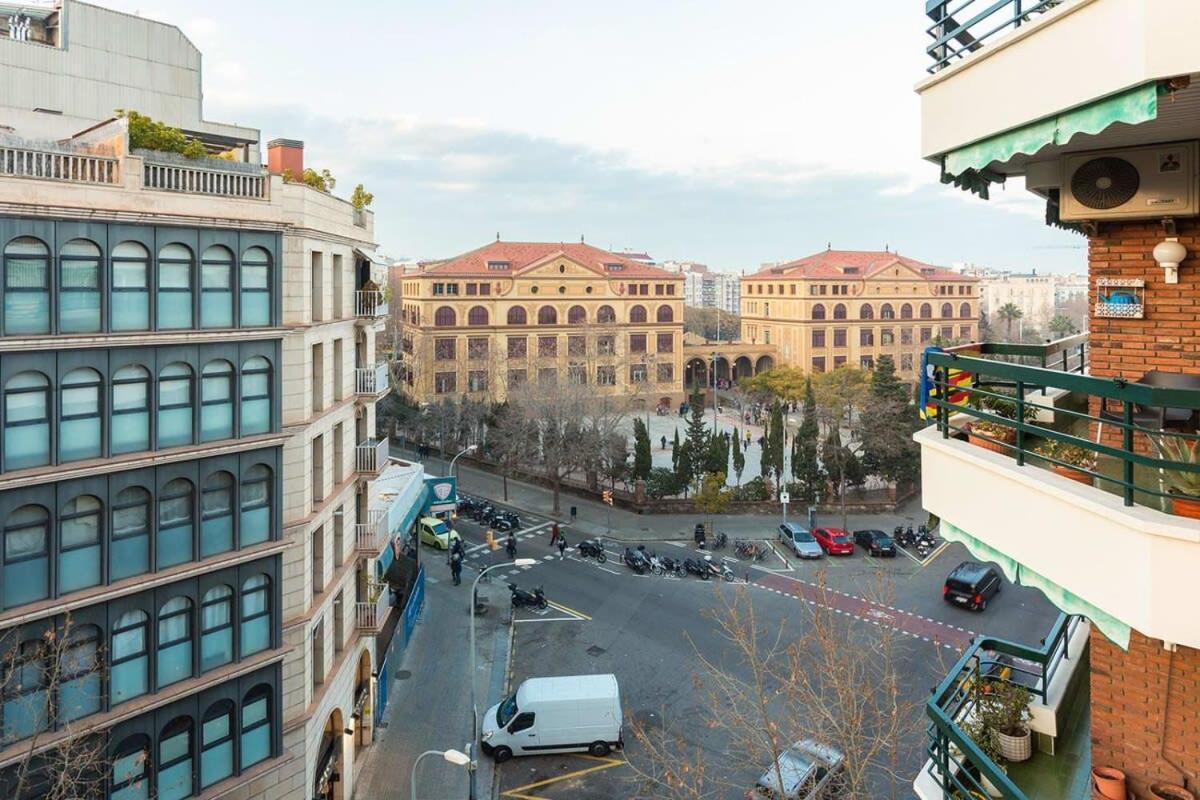Spacious And Elegant 4 Bedroom With Private Terrace *