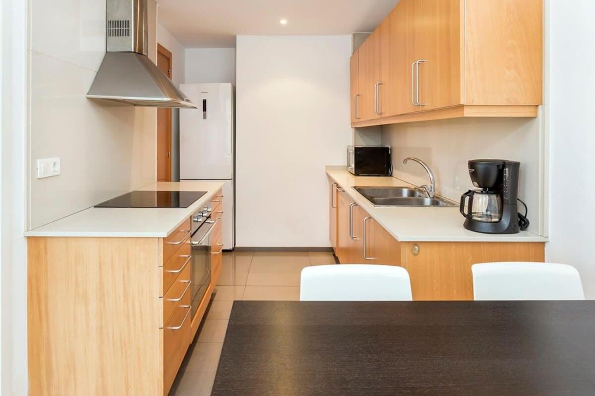 Spacious And Elegant 4 Bedroom With Private Terrace * Barcelona
