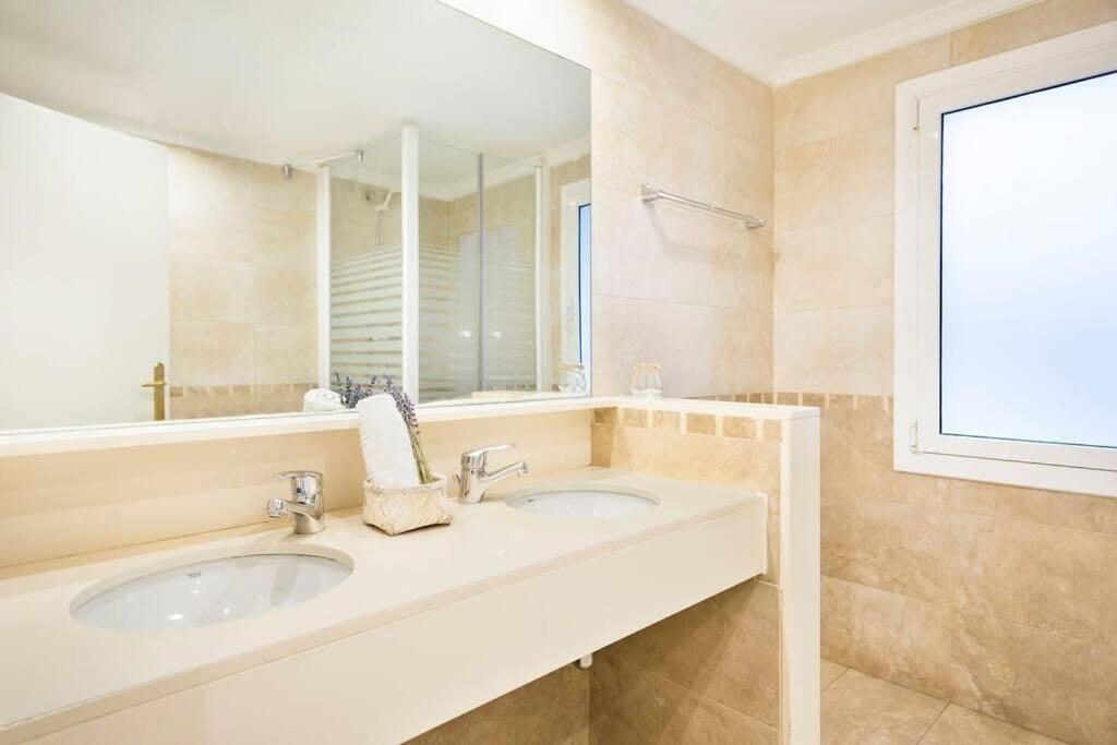 Apartment And Elegant 4 Bedroom By Placa Catalunya