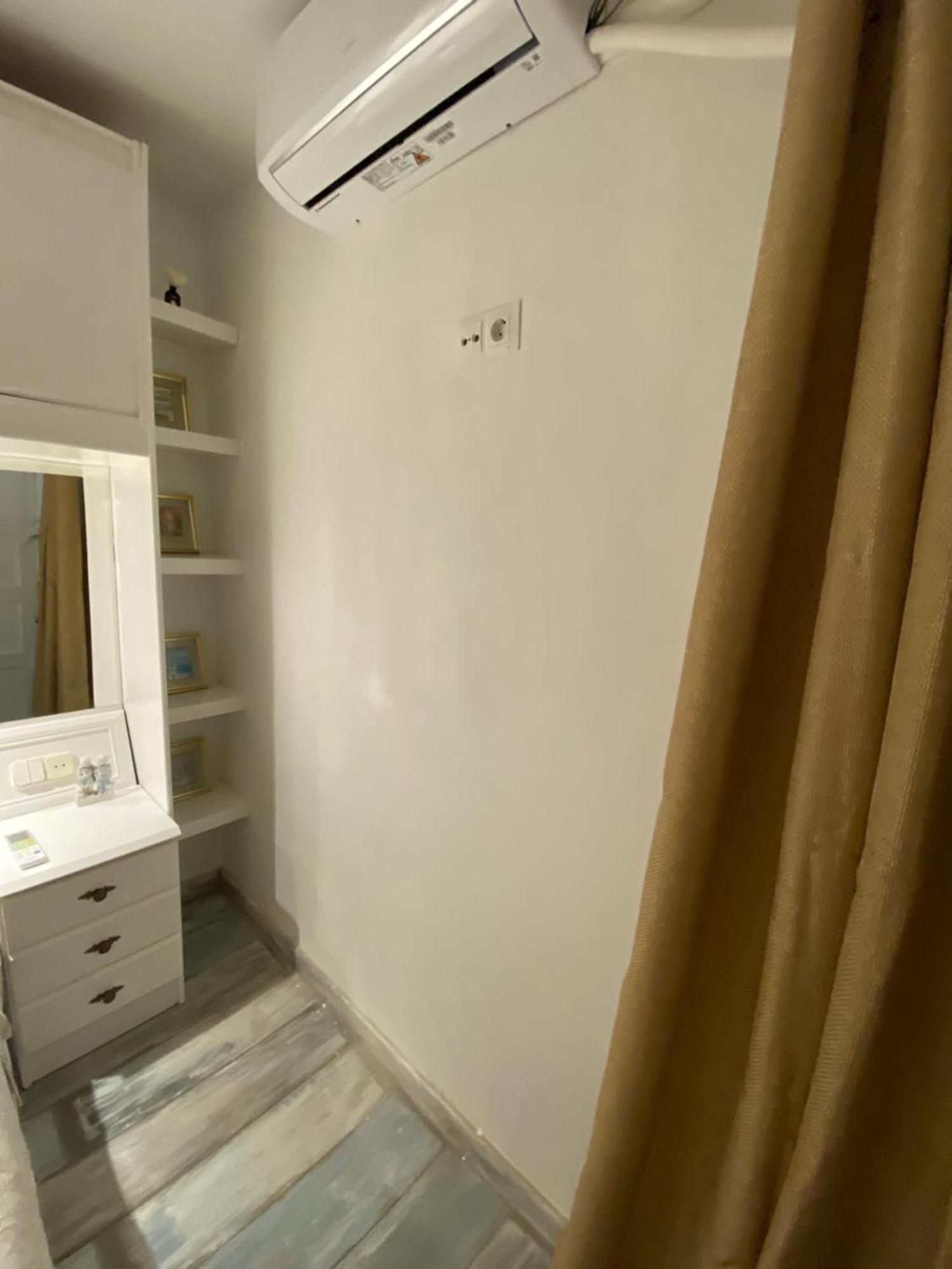 Studio Or With Private Bathroom Or With Shared Bathroom *