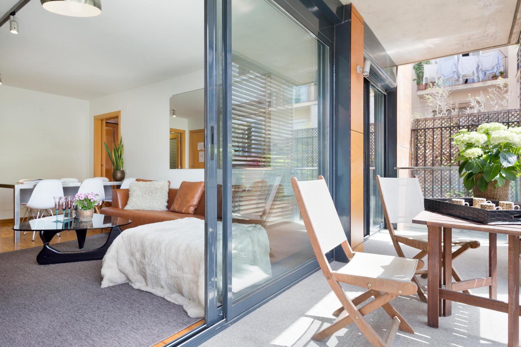 My Space Emirates - Spacious Near The Center Apartment Barcelona