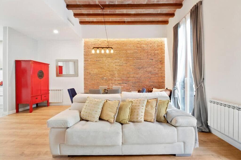 Arc De Triomf Luxury Modern 2-bedroom 2-bathroom *