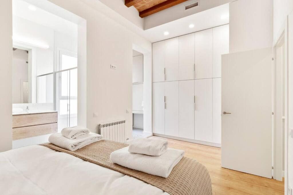 Arc De Triomf Luxury Modern 2-bedroom 2-bathroom *