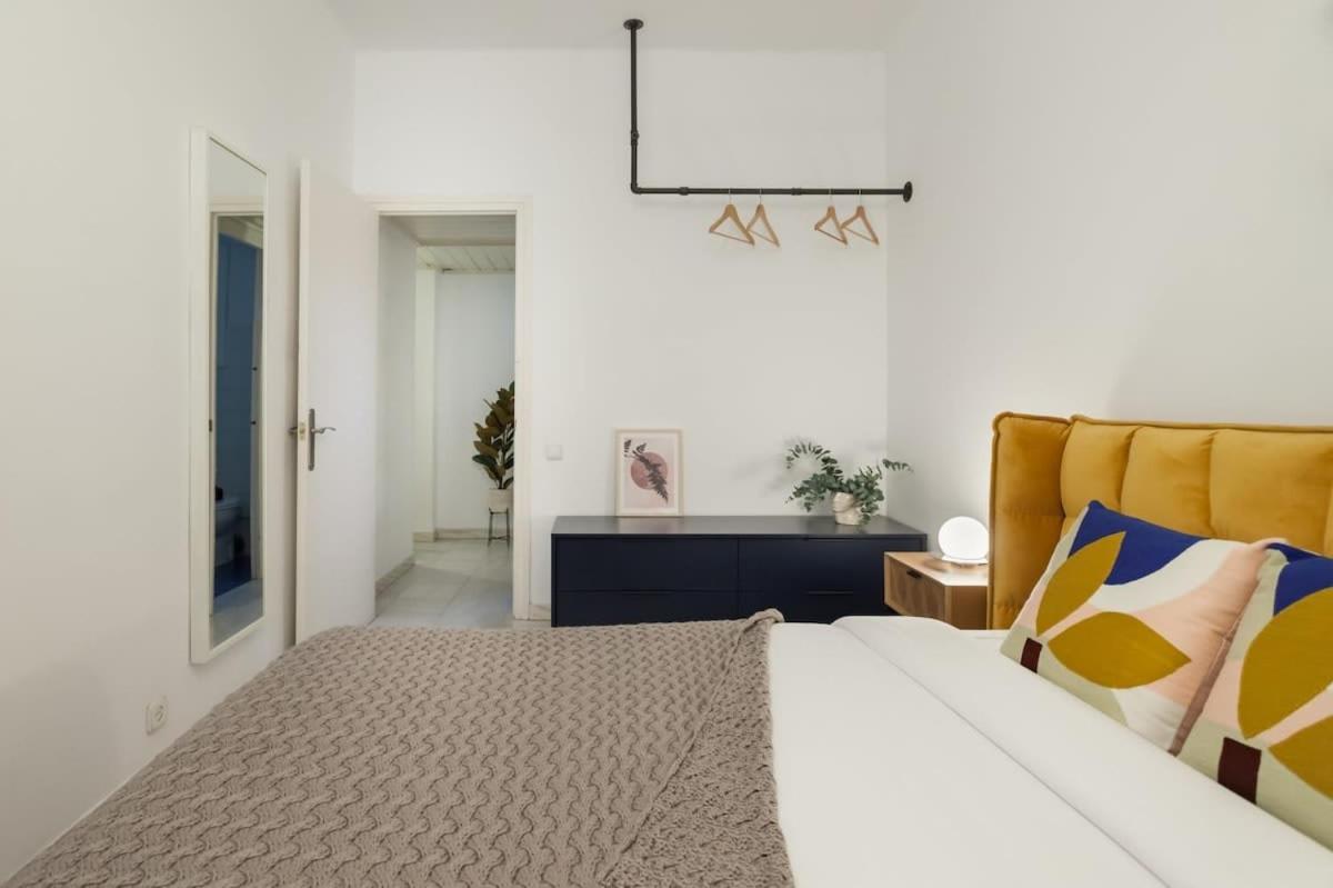 Sagrada Familia- Fantastic Bold Catalan 3 Bedroom Balcony Apartamento *